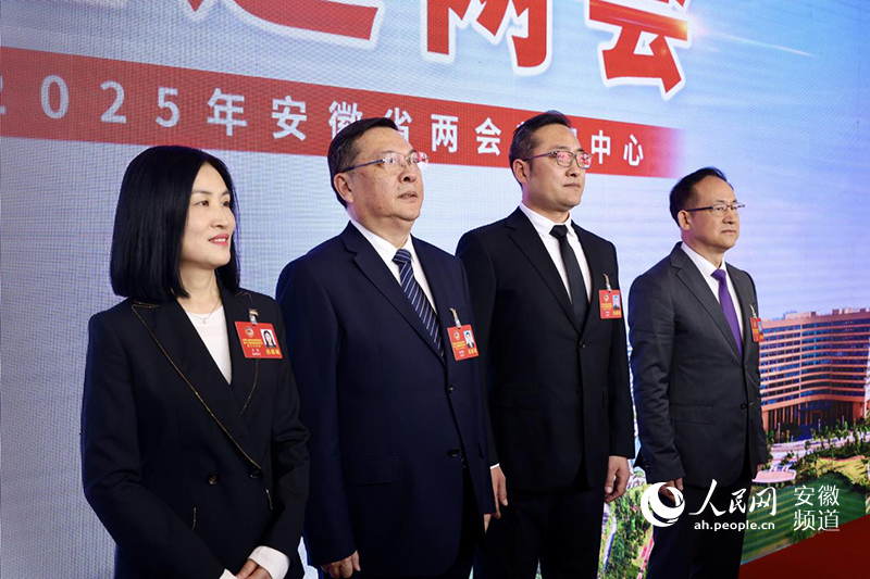 首場“直通兩會”上，四名安徽省政協(xié)委員亮相。人民網(wǎng)記者 陶濤攝
