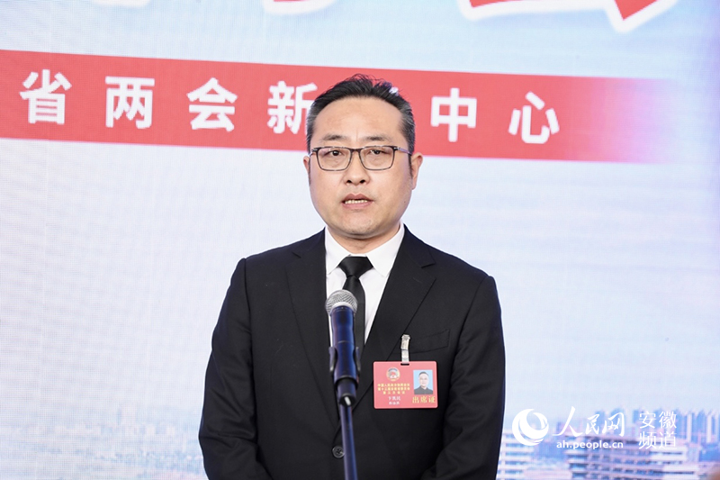 安徽省政協(xié)委員、亳州市工商聯(lián)副主席卞凱民。人民網(wǎng)記者 陶濤攝
