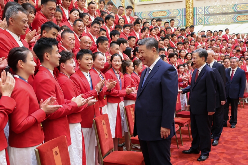 2024年8月20日，習(xí)近平總書記在人民大會堂接見第33屆夏季奧林匹克運(yùn)動會中國體育代表團(tuán)全體成員。