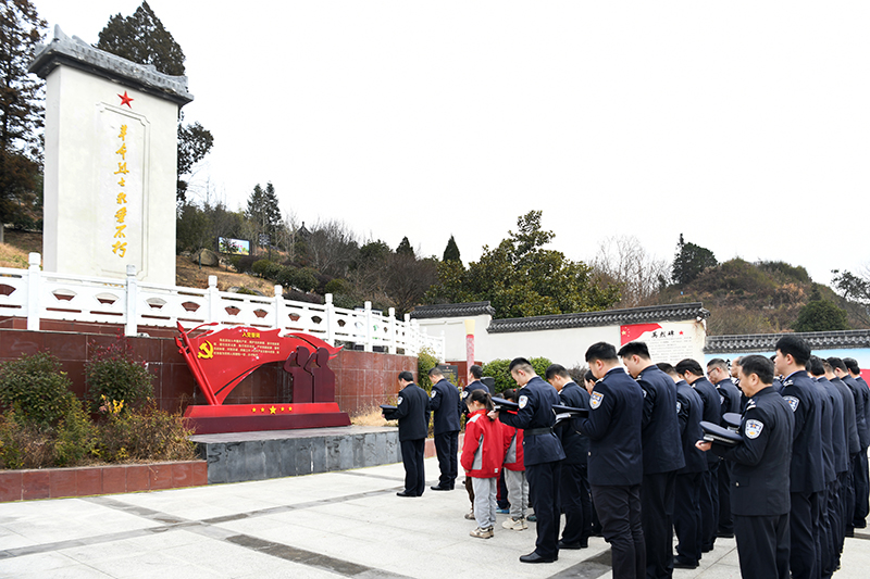 祭奠現(xiàn)場。姜濤攝.jpg